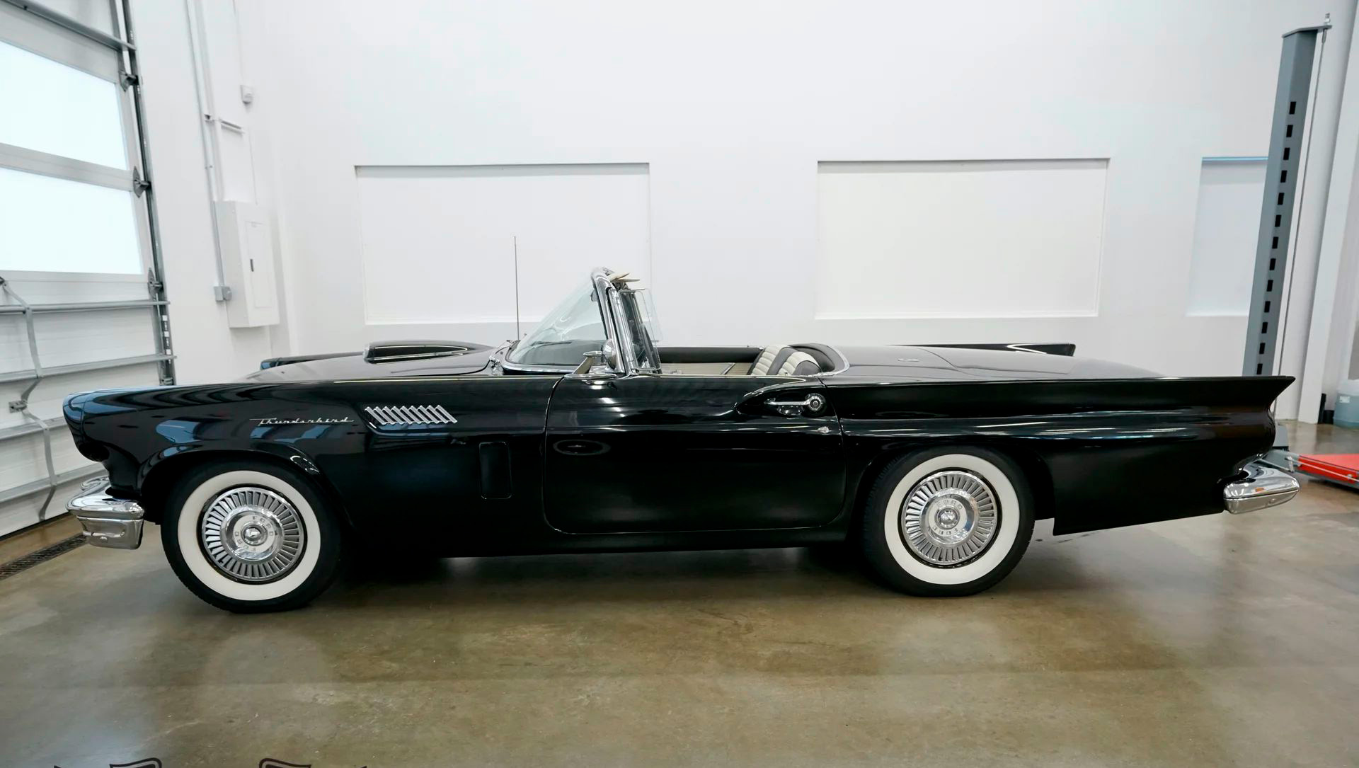 1957 Ford Thunderbird - Image 2